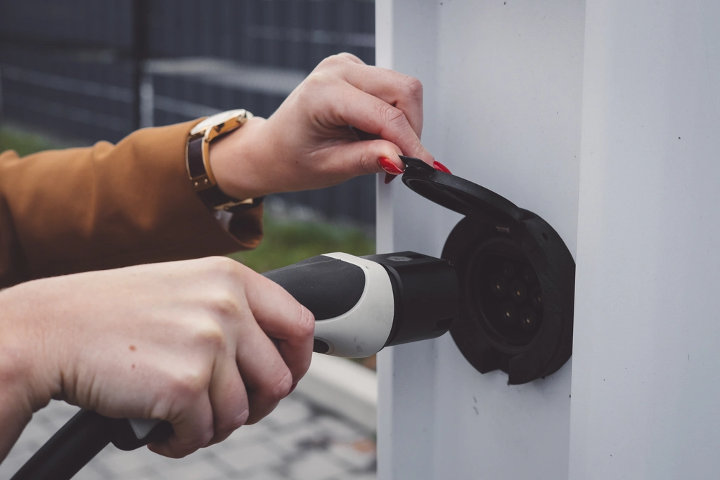 You are currently viewing Installer une borne de recharge à domicile à Périgueux : tout ce qu&rsquo;il faut savoir en 2026